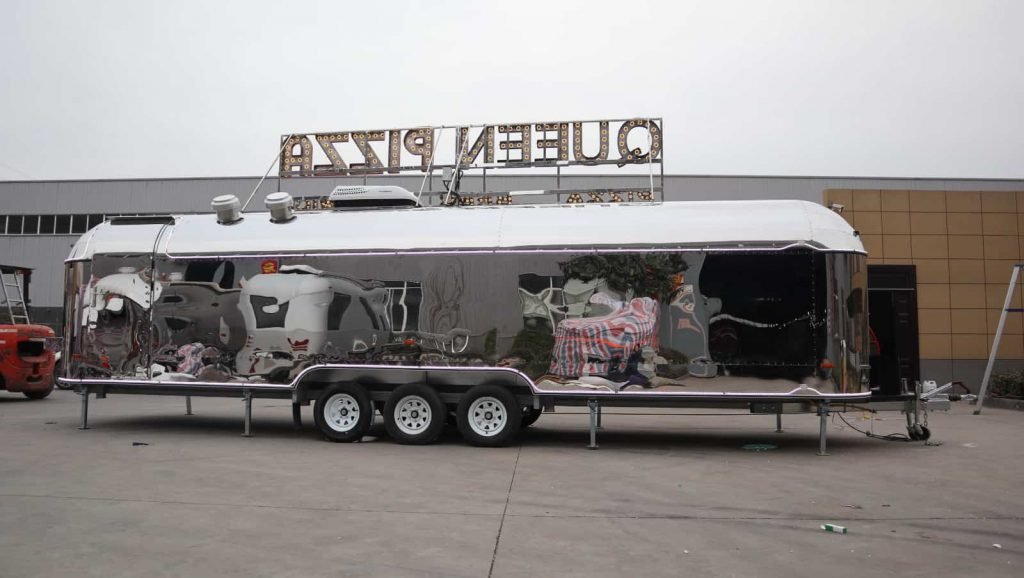 Triple axles on WB-900ST Air stream food truck