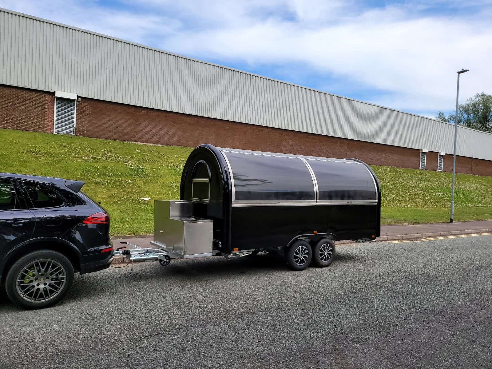 CM-400WP small food trailer with towing car