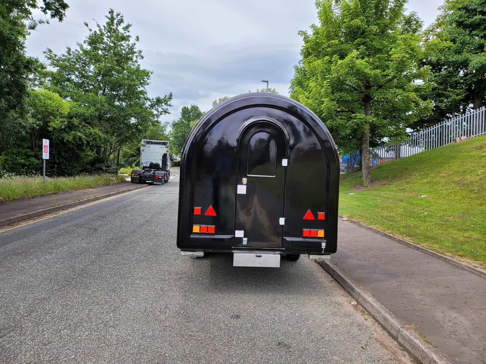 Rear side of CM-400WP small food trailer